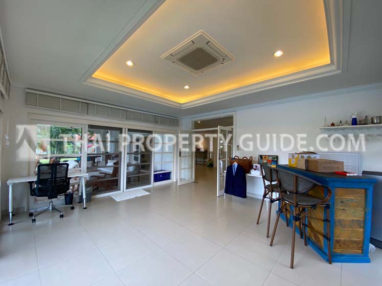 House with Private Pool in Bangnatrad 
